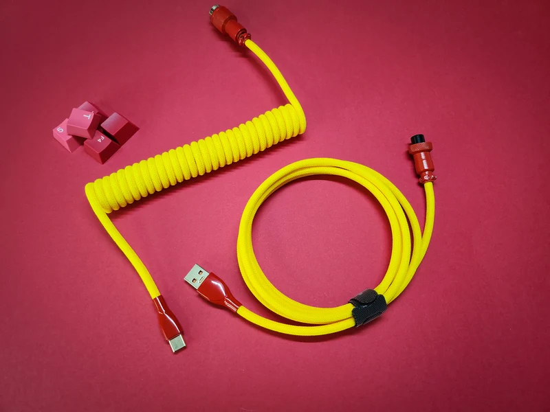Zwinięty kabel Aviator w kolorze szafranowo-żółtym